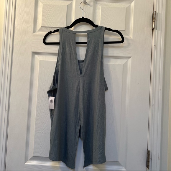 NWT Athletic Workout Top - Picture 3 of 7